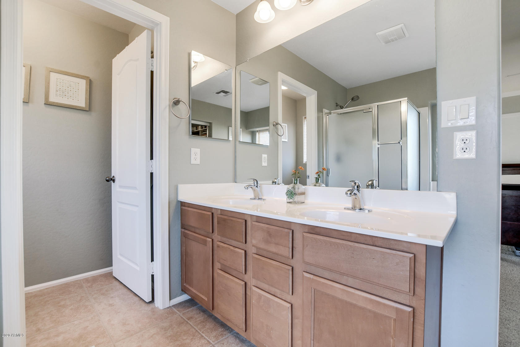 2835 East Jj Ranch Road Phoenix, AZ 85024 - Photo 24 of 42 24-Mater Bathroom