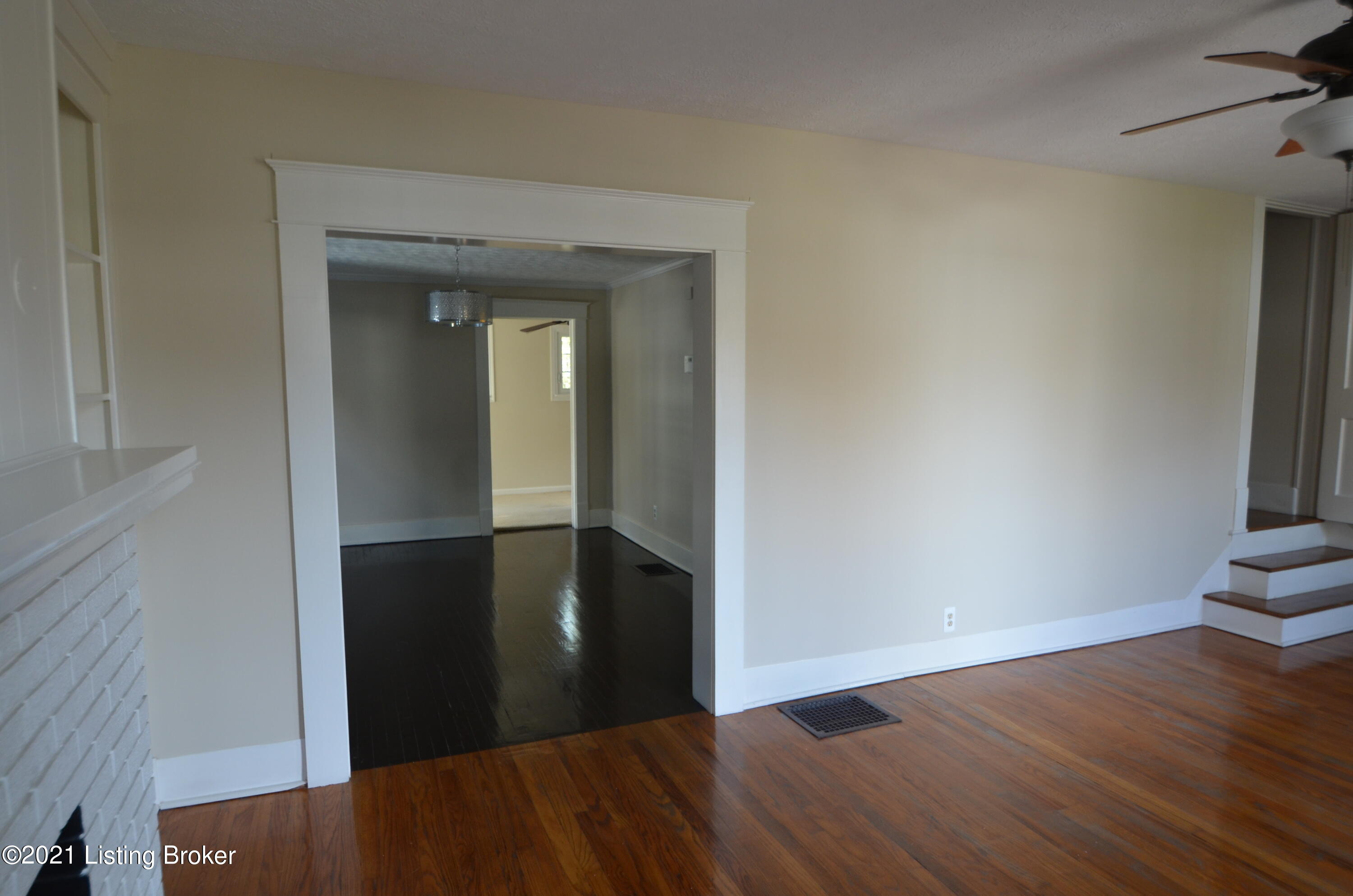 826 Reading Road Louisville, KY 40217 - Photo 18 of 41 Living Room 3