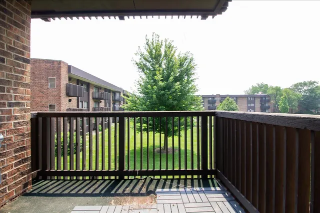 $149,900 | 1424 Woodbridge Road, Unit 2C, Joliet, IL 60436