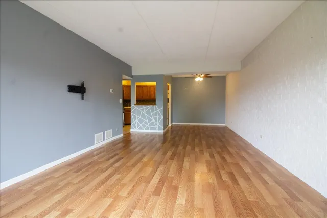 $149,900 | 1424 Woodbridge Road, Unit 2C, Joliet, IL 60436