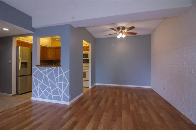 $149,900 | 1424 Woodbridge Road, Unit 2C, Joliet, IL 60436