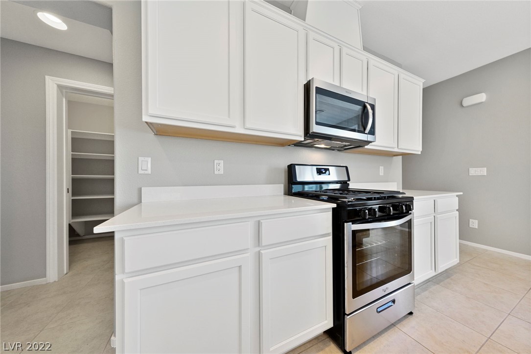 1019 East Sunset Road Henderson, NV 89011 - Photo 4 of 24 Gallery Image 4