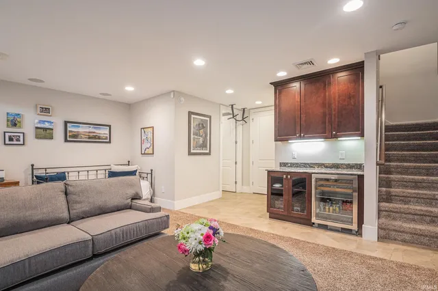 $5,000 | 112 South Niles Avenue, South Bend, IN 46617