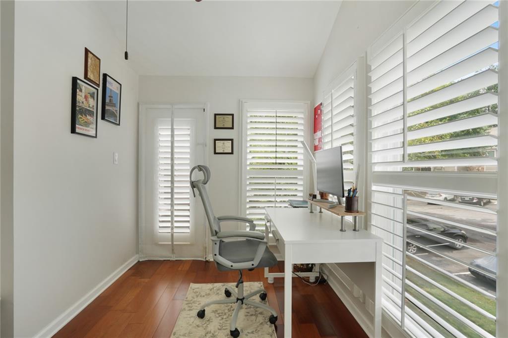 3210 Lake Pointe Circle Roswell, GA 30075 - Photo 8 of 26 a workspace with furniture and a window