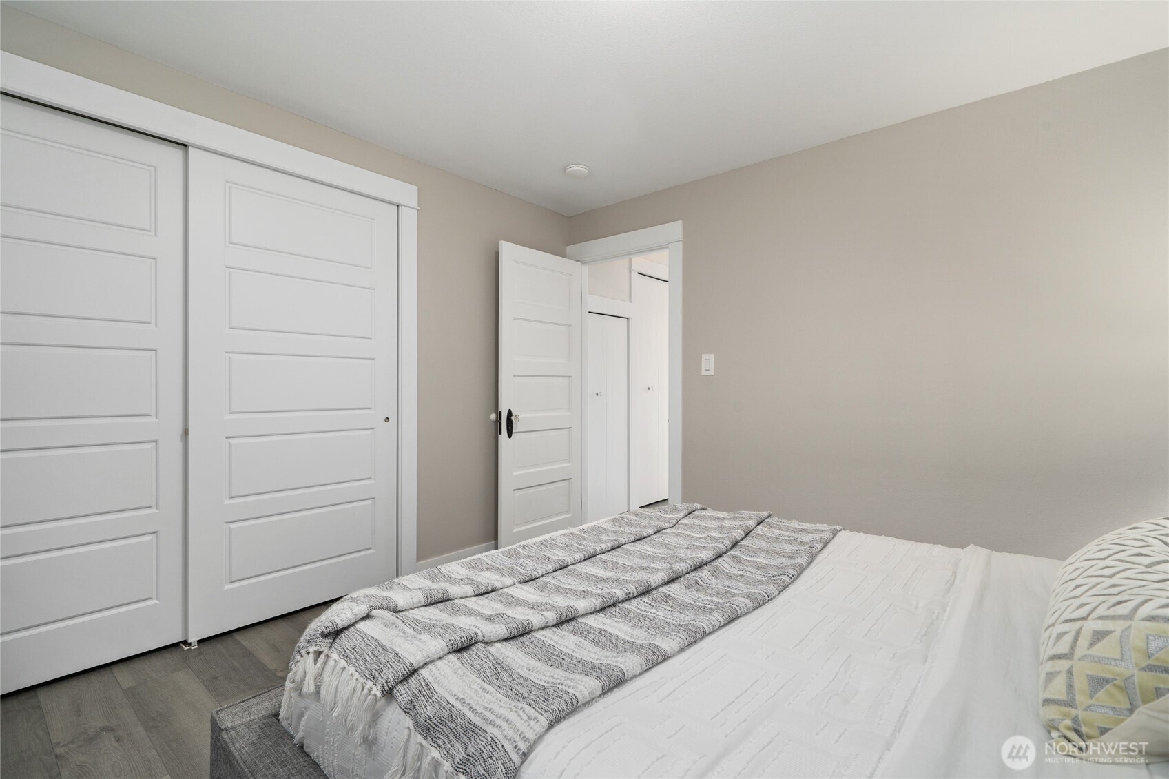 420 Renton Avenue South Renton, WA 98057 - Photo 22 of 40 a bedroom with a bed and a bathroom