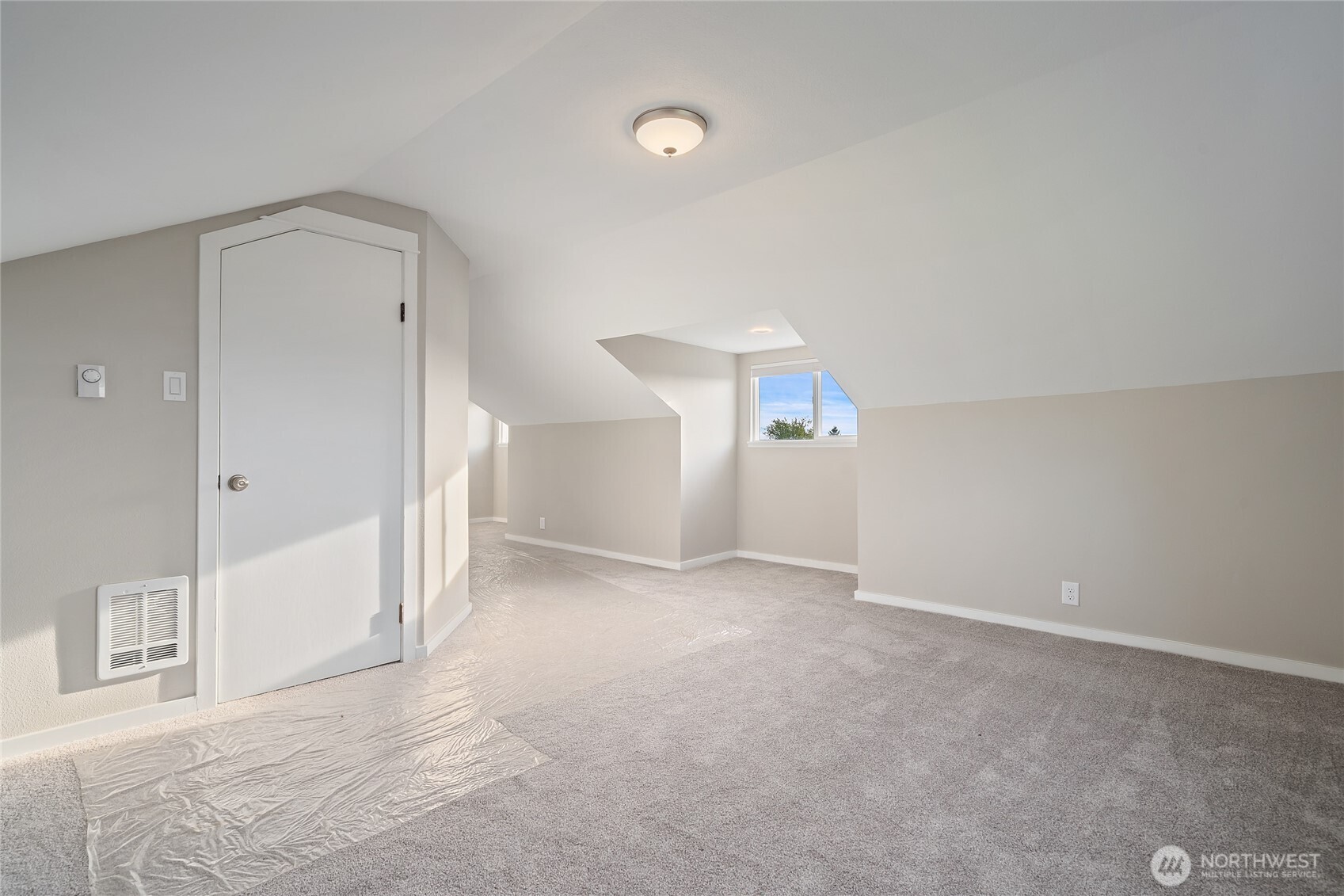 420 Renton Avenue South Renton, WA 98057 - Photo 26 of 40 a view of an empty room