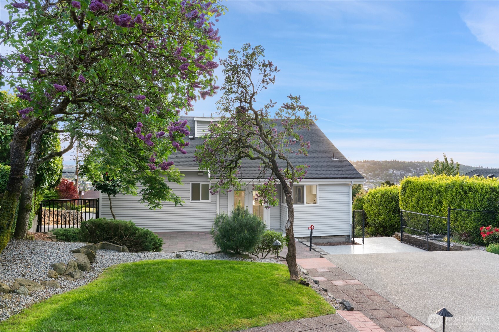 420 Renton Avenue South Renton, WA 98057 - Photo 29 of 40 front view of a house with a yard