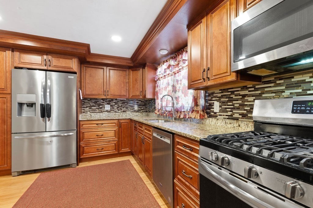 71 Dwinell Road Taunton, MA 02780 - Photo 2 of 32