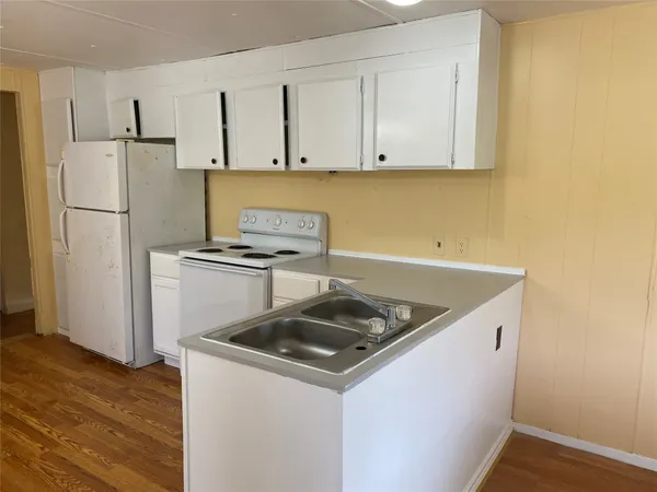 $1,300 | 205 Road 3401, Cleveland, TX 77327
