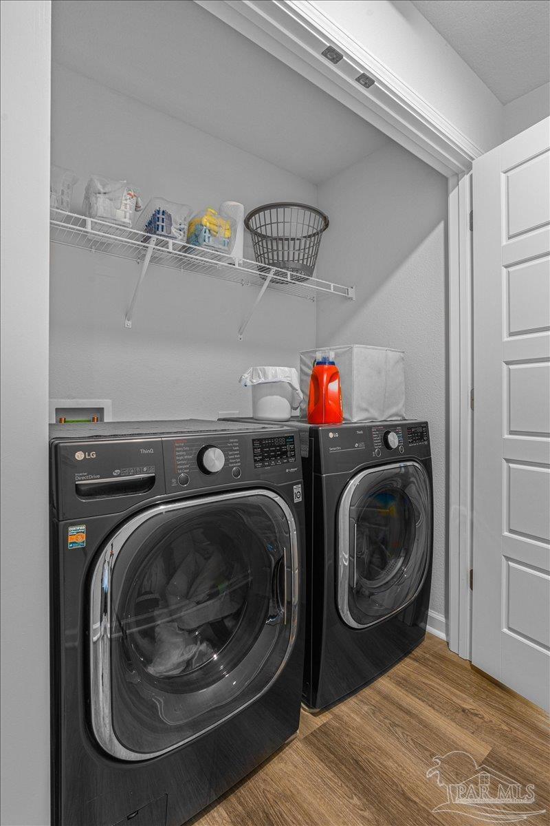 5872 Belmont Stakes Road Pensacola, FL 32526 - Photo 24 of 31 a utility room with dryer and washer