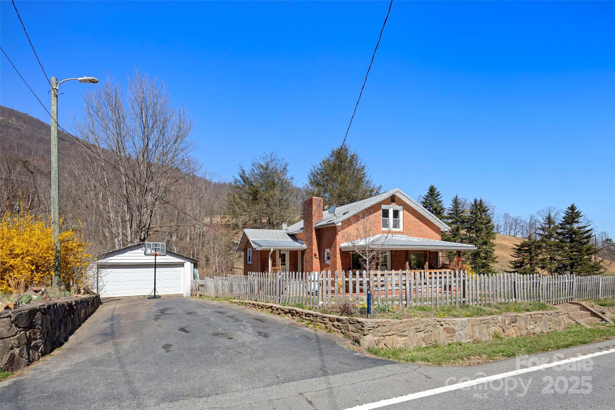 1383 Newfound Road Leicester, NC 28748 - Photo 2 of 39 Gallery Image 2
