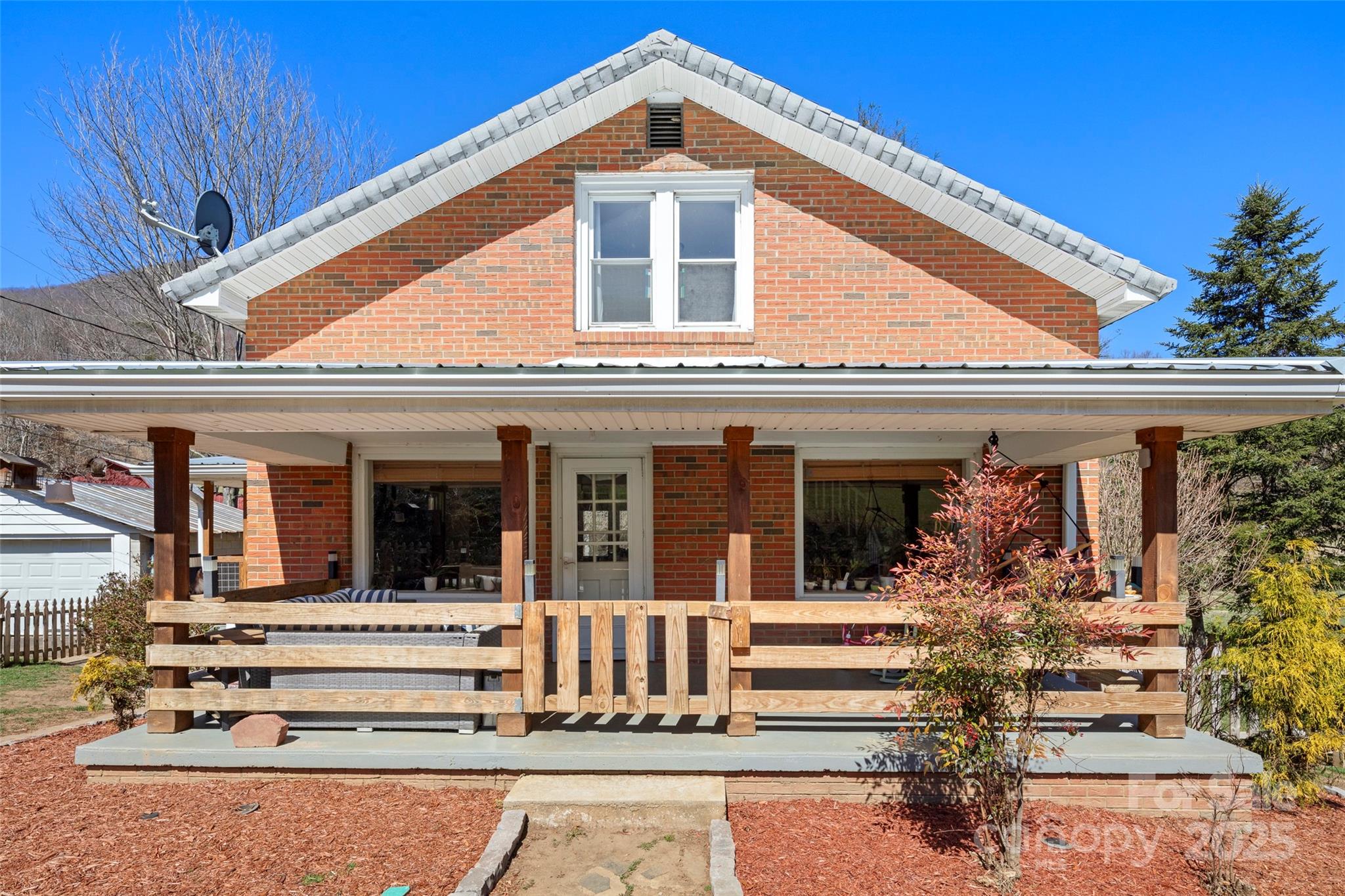 1383 Newfound Road Leicester, NC 28748 - Photo 4 of 39 Gallery Image 4