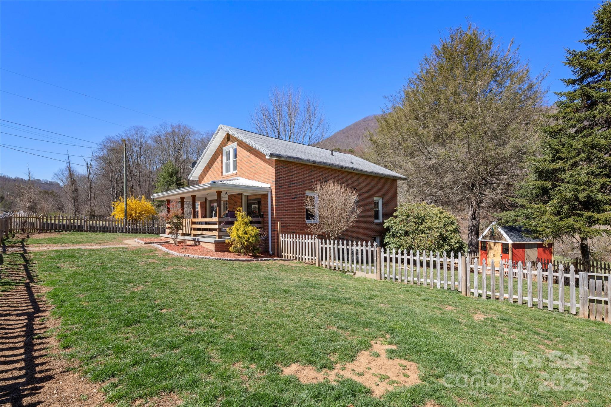1383 Newfound Road Leicester, NC 28748 - Photo 5 of 39 Gallery Image 5