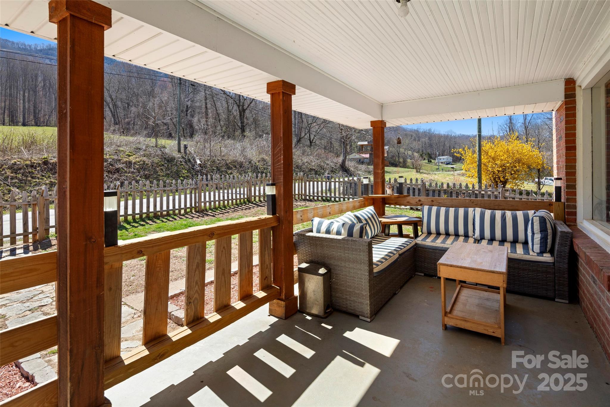 1383 Newfound Road Leicester, NC 28748 - Photo 6 of 39 Gallery Image 6