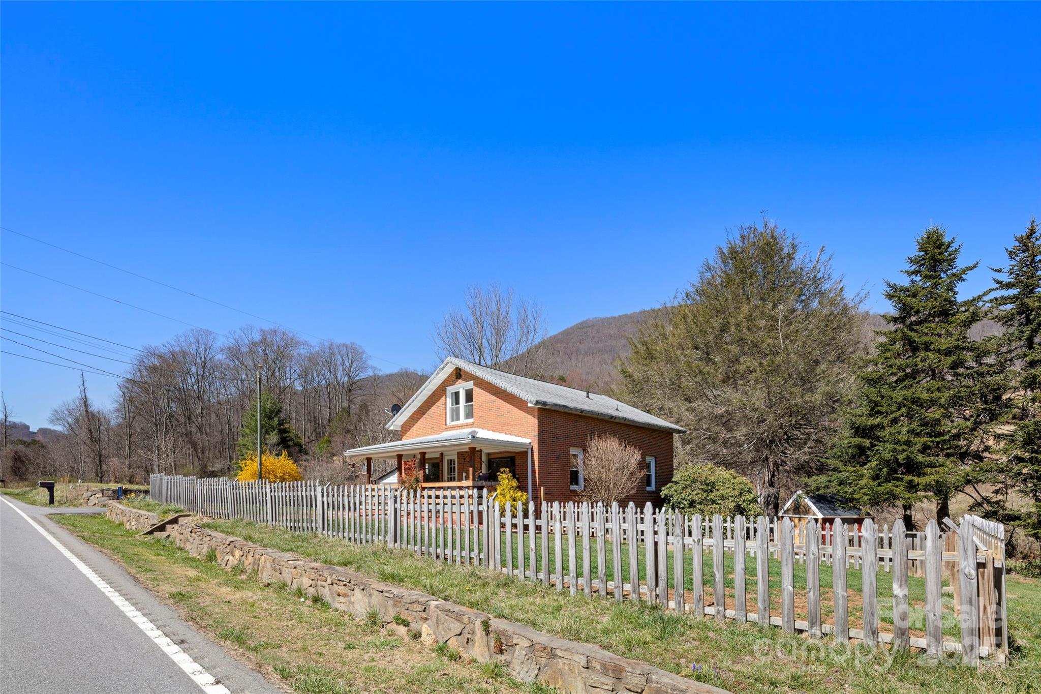 1383 Newfound Road Leicester, NC 28748 - Photo 7 of 39 Gallery Image 7