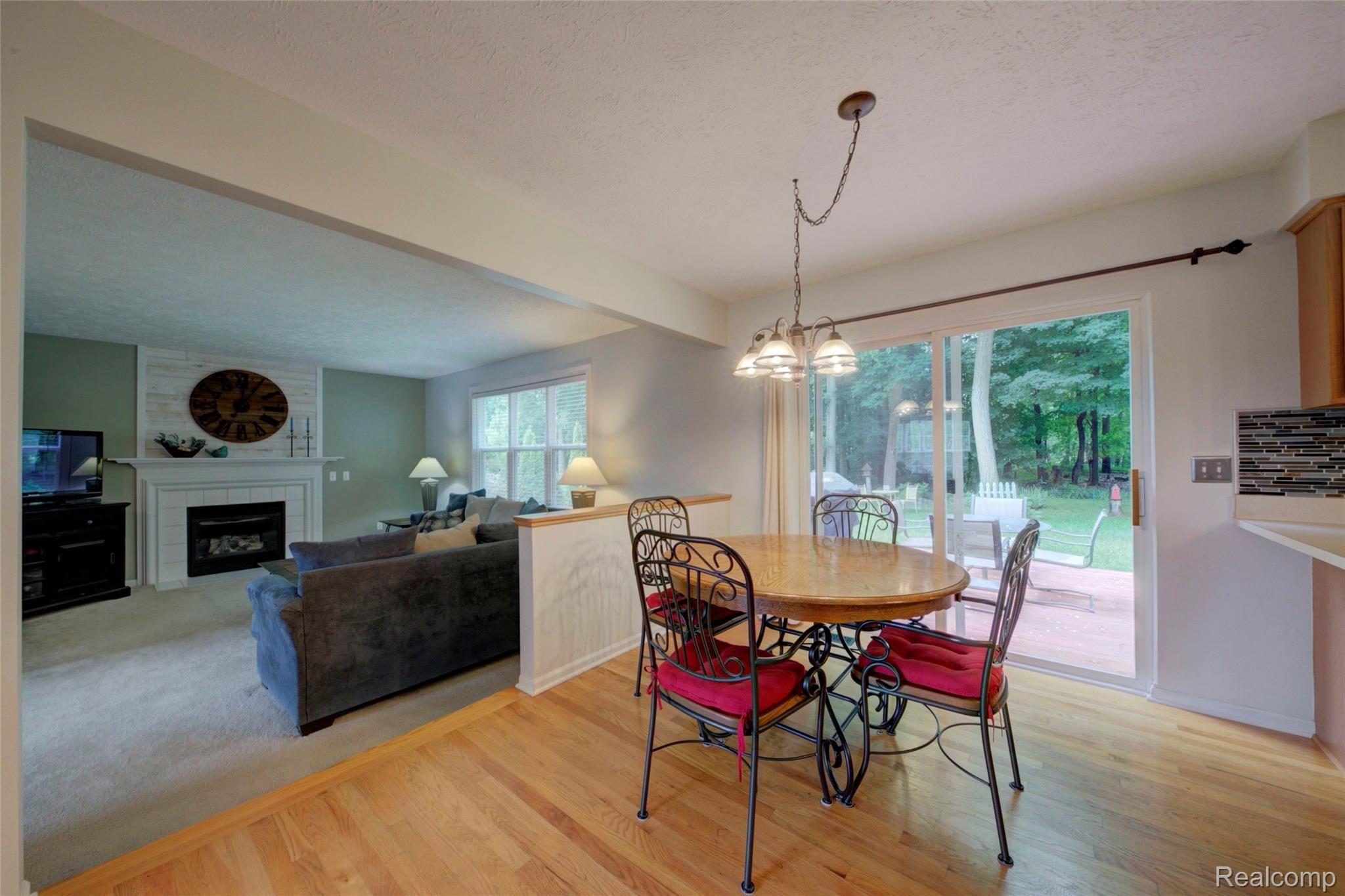 1032 Elk Run Howell, MI 48843 - Photo 10 of 38 Dining 2.jpg
