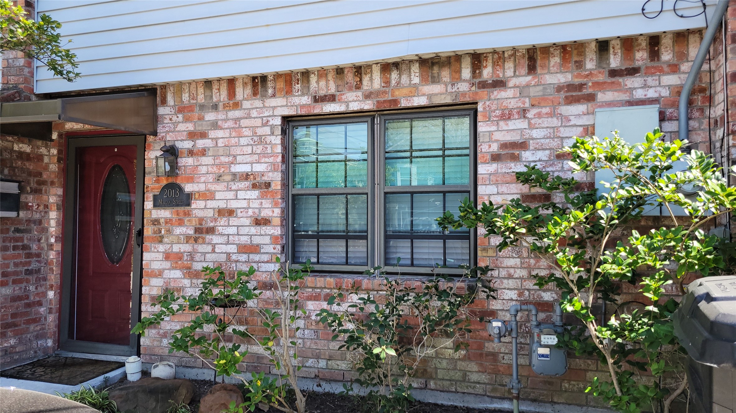 2013 Morgan Street Houston, TX 77006 - Photo 2 of 9