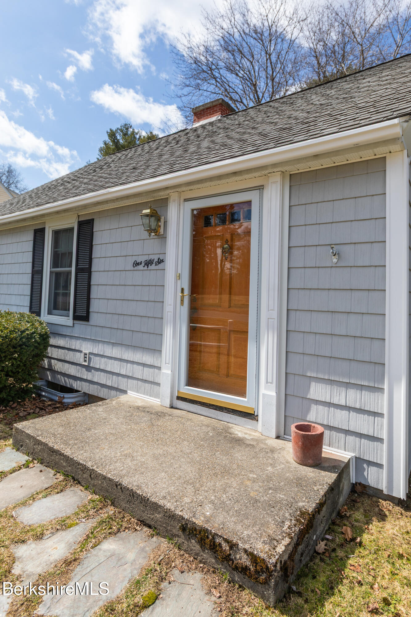 156 East New Lenox Road Pittsfield, MA 01201 - Photo 10 of 41 Front Entrance