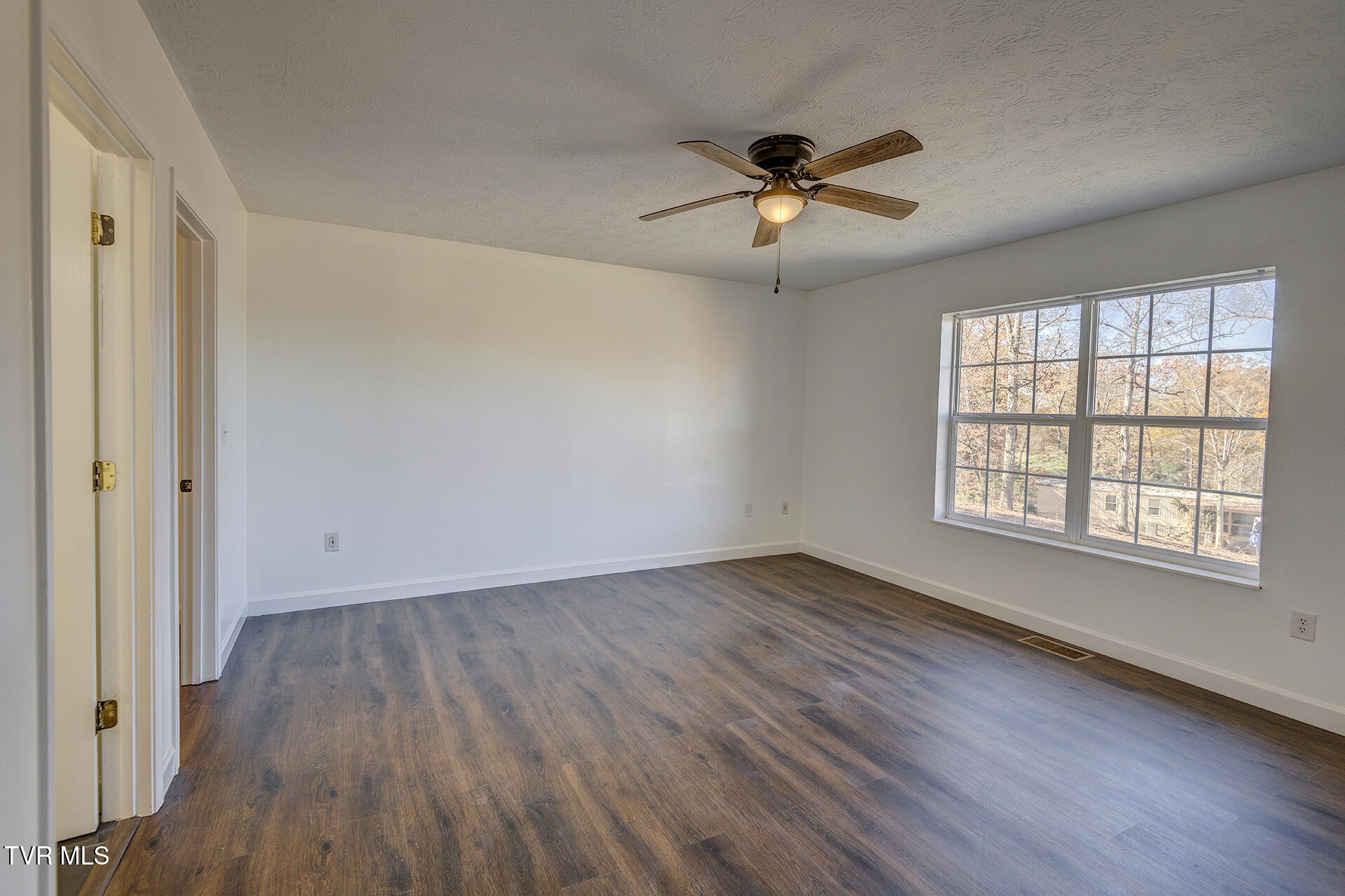 503 Long Circle Newport, TN 37821 - Photo 9 of 25 Shandi-503-Long-Avenue-Newport_9437