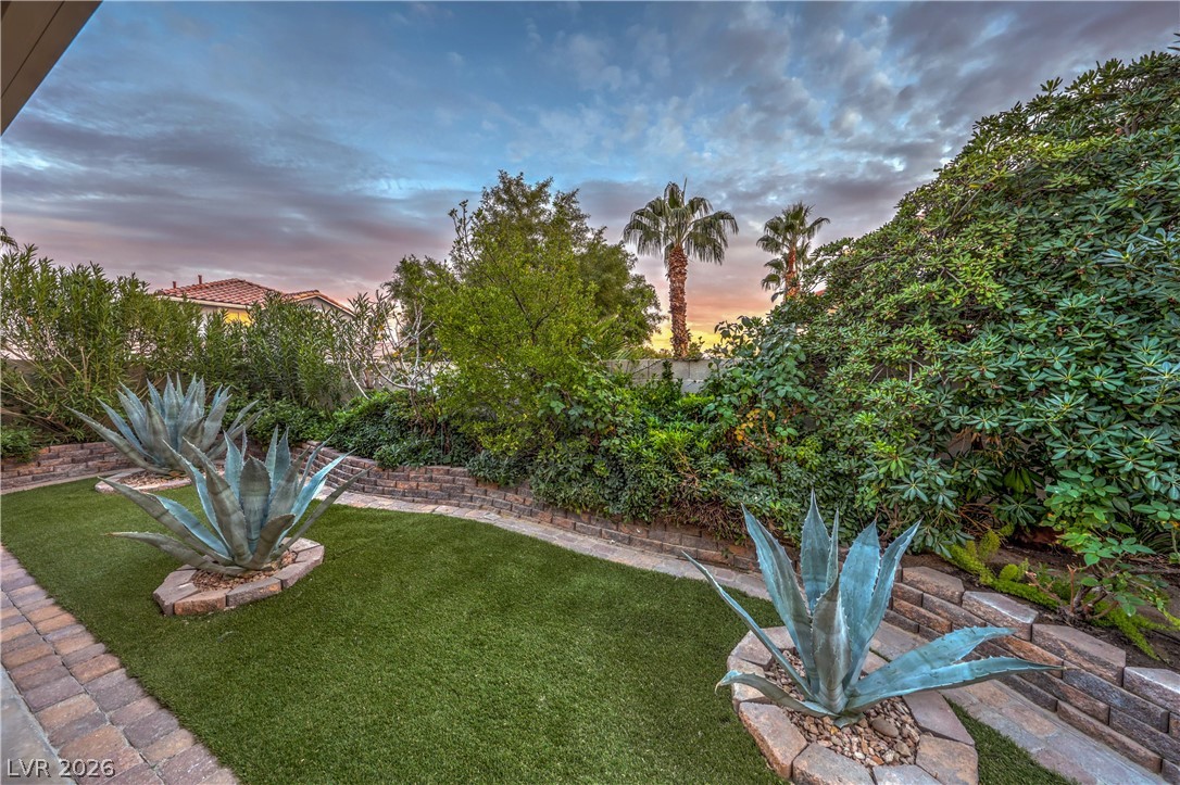 8233 West Rochelle Avenue Las Vegas, NV 89147 - Photo 18 of 49