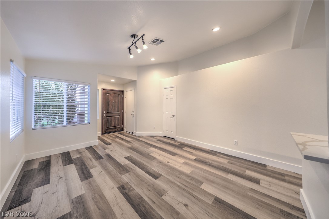 8233 West Rochelle Avenue Las Vegas, NV 89147 - Photo 3 of 49