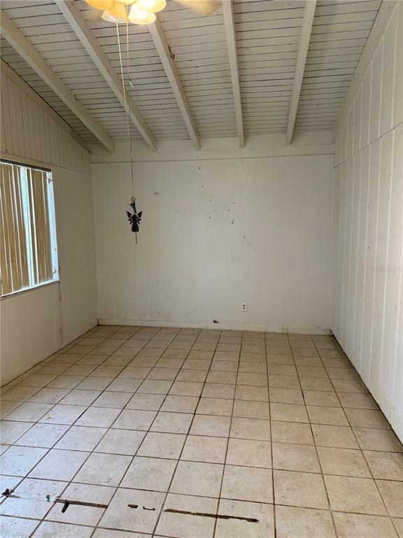 9275 Chase Street Spring Hill, FL 34606 - Photo 8 of 29 a view of a livingroom with an oven
