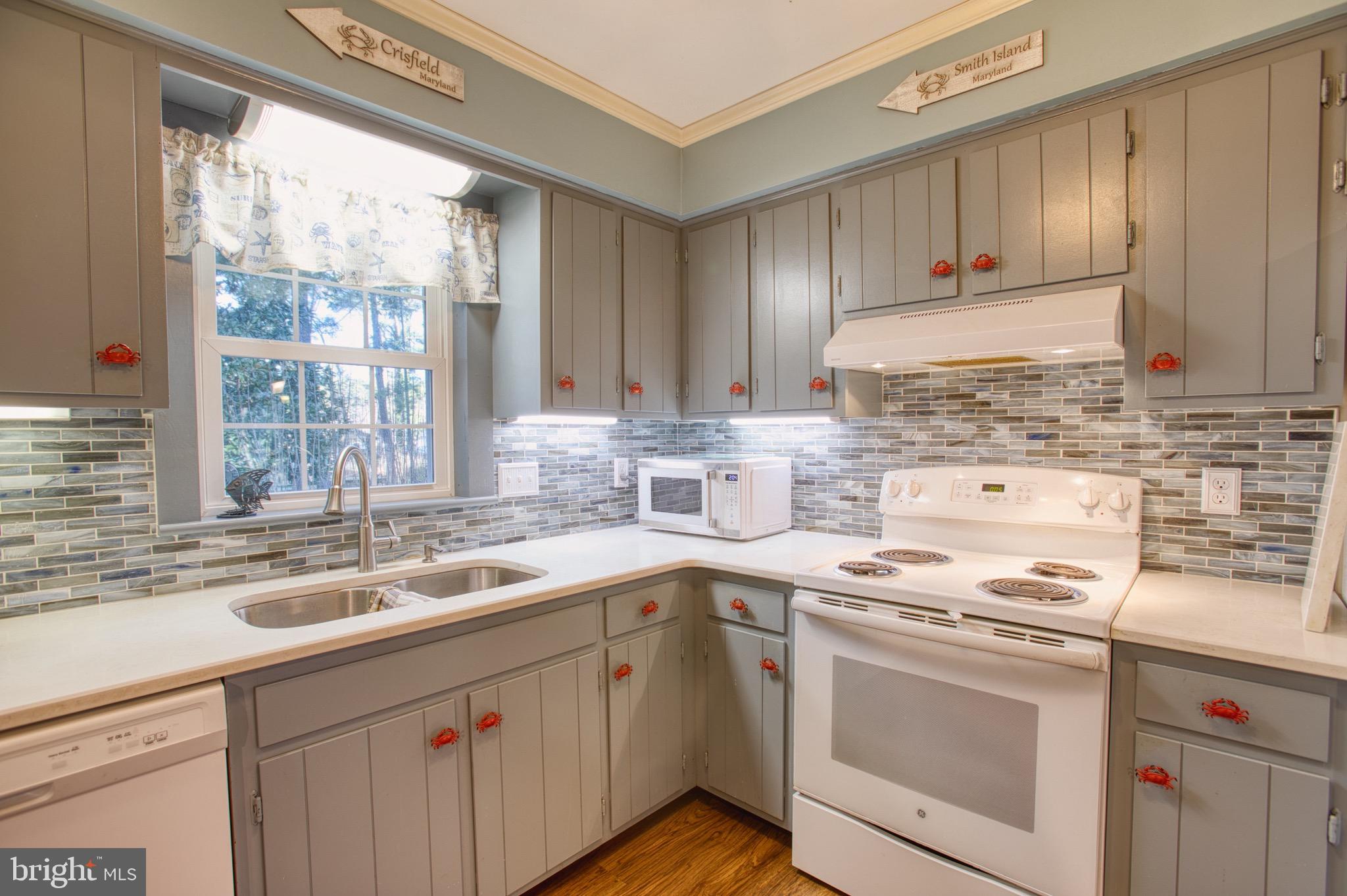 5046 Manokin Road Crisfield, MD 21817 - Photo 6 of 72 Custom Crisfield Kitchen