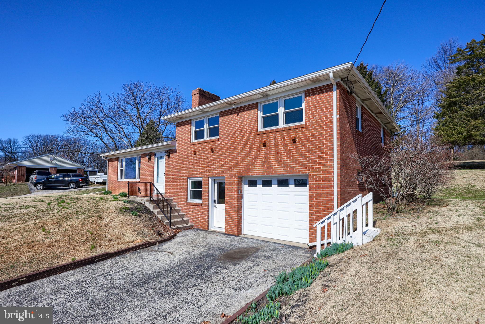 29 Merrin Road York, PA 17402 - Photo 2 of 42