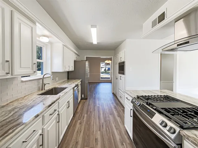 $344,000 | 515 Rosewood Drive, Shenandoah, TX 77381