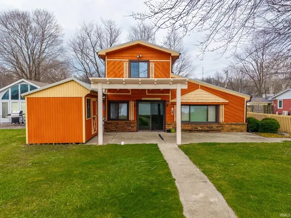 $525,000 | 3186 West 3rd Drive, Albion, IN 46701