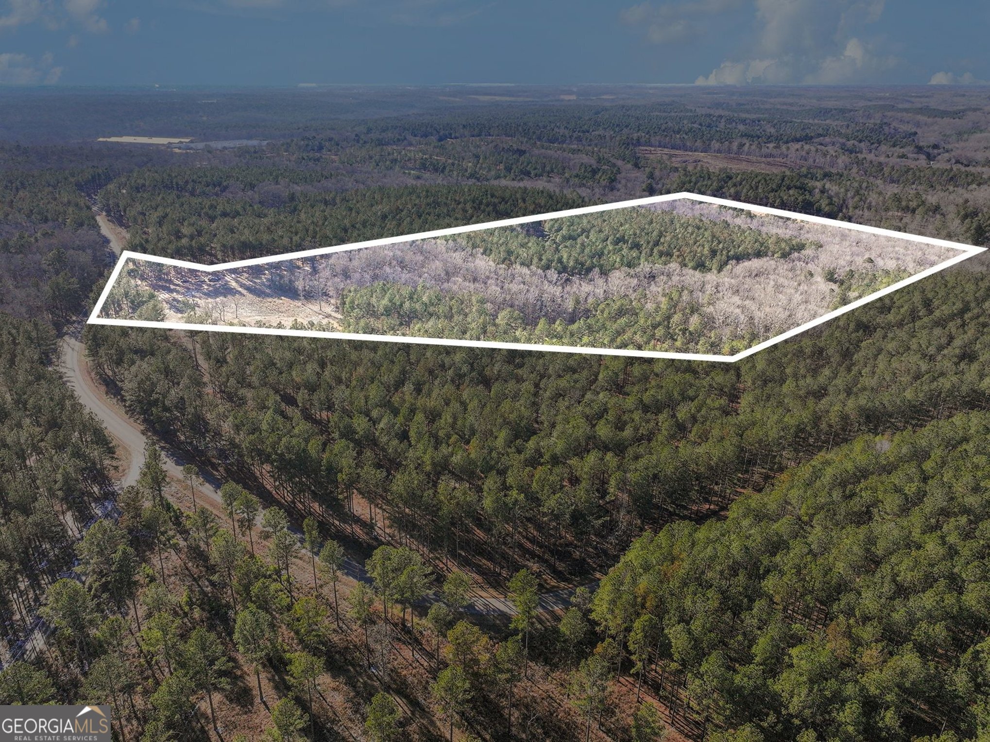 2285 Cherokee Road Comer, GA 30629 - Photo 20 of 61 a view of a swimming pool with an outdoor space