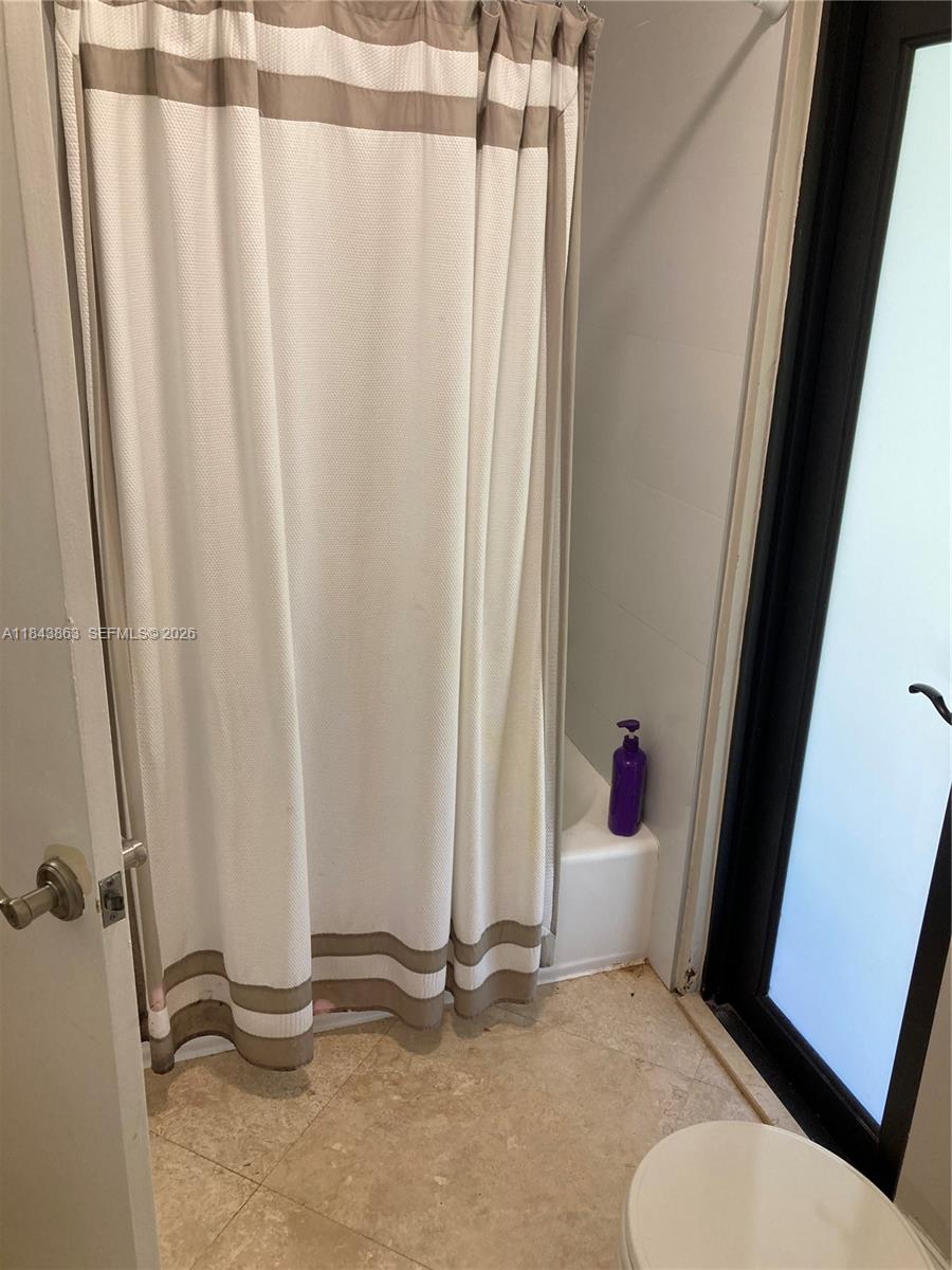 10801 Southwest 123rd Street Miami, FL 33176 - Photo 14 of 25 Bathroom #2 tub