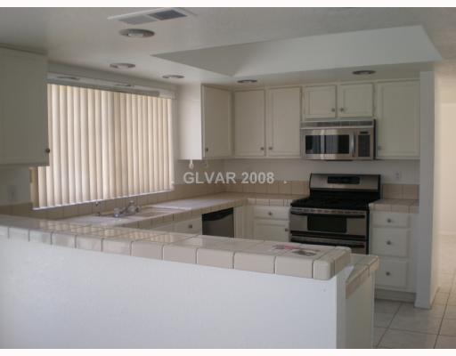 22 Reyburn Drive Henderson, NV 89074 - Photo 4 of 7 Kitchen.