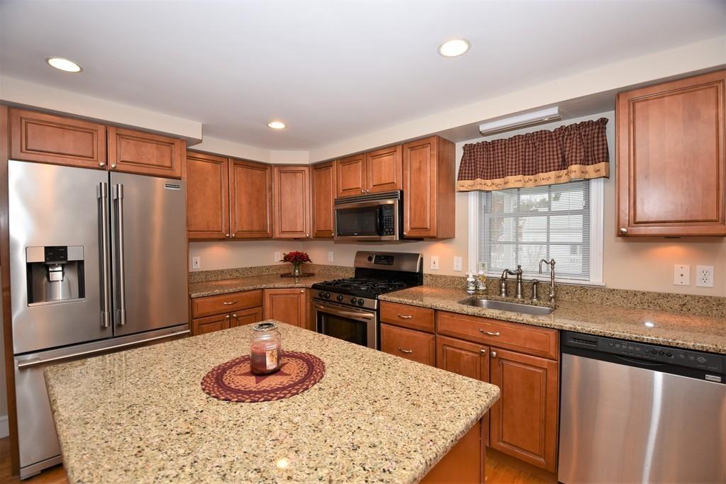 91 Stone Road Waltham, MA 02453 - Photo 4 of 23 Gallery Image 4