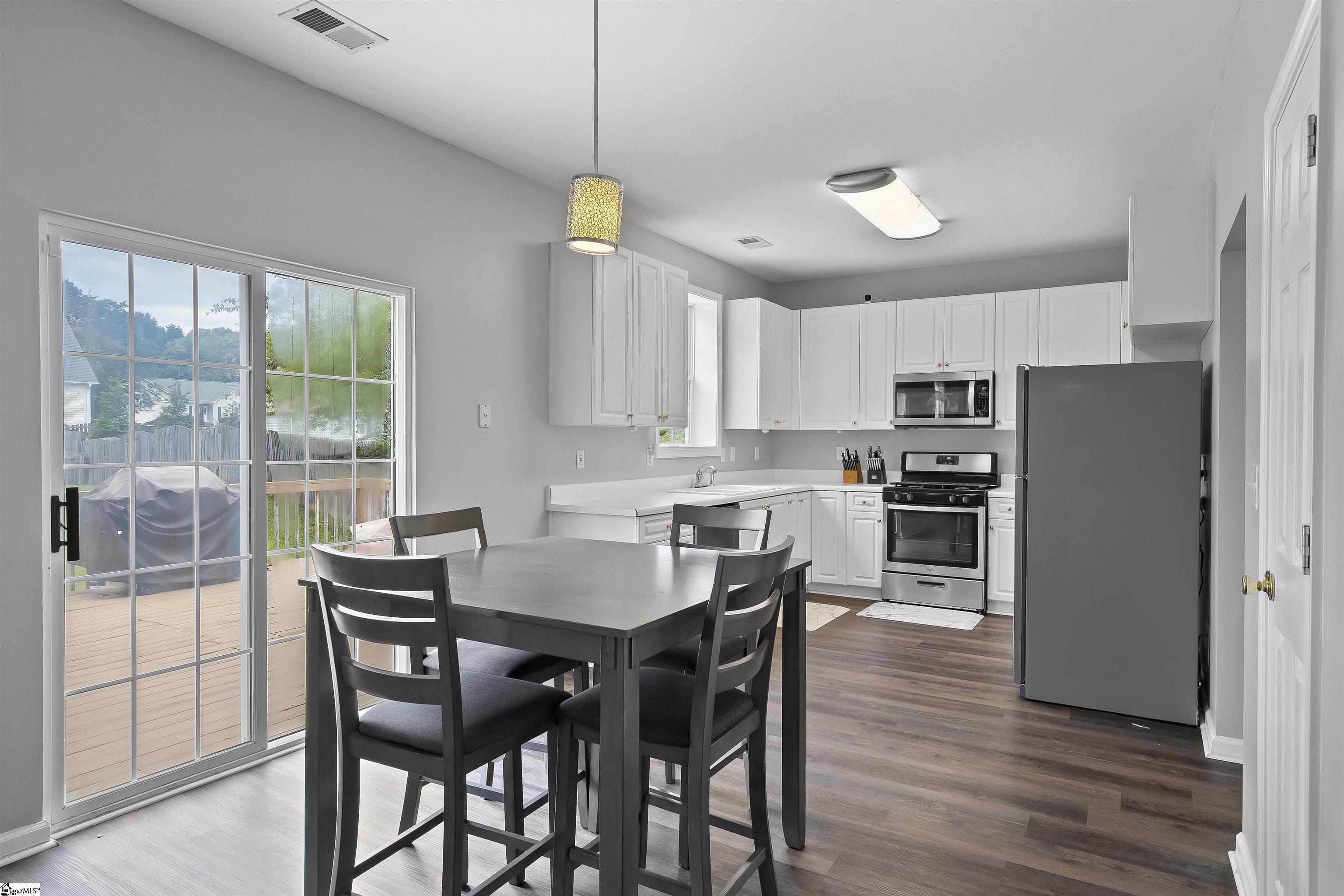 108 Summer Hill Road Simpsonville, SC 29681 - Photo 7 of 33 Gallery Image 7