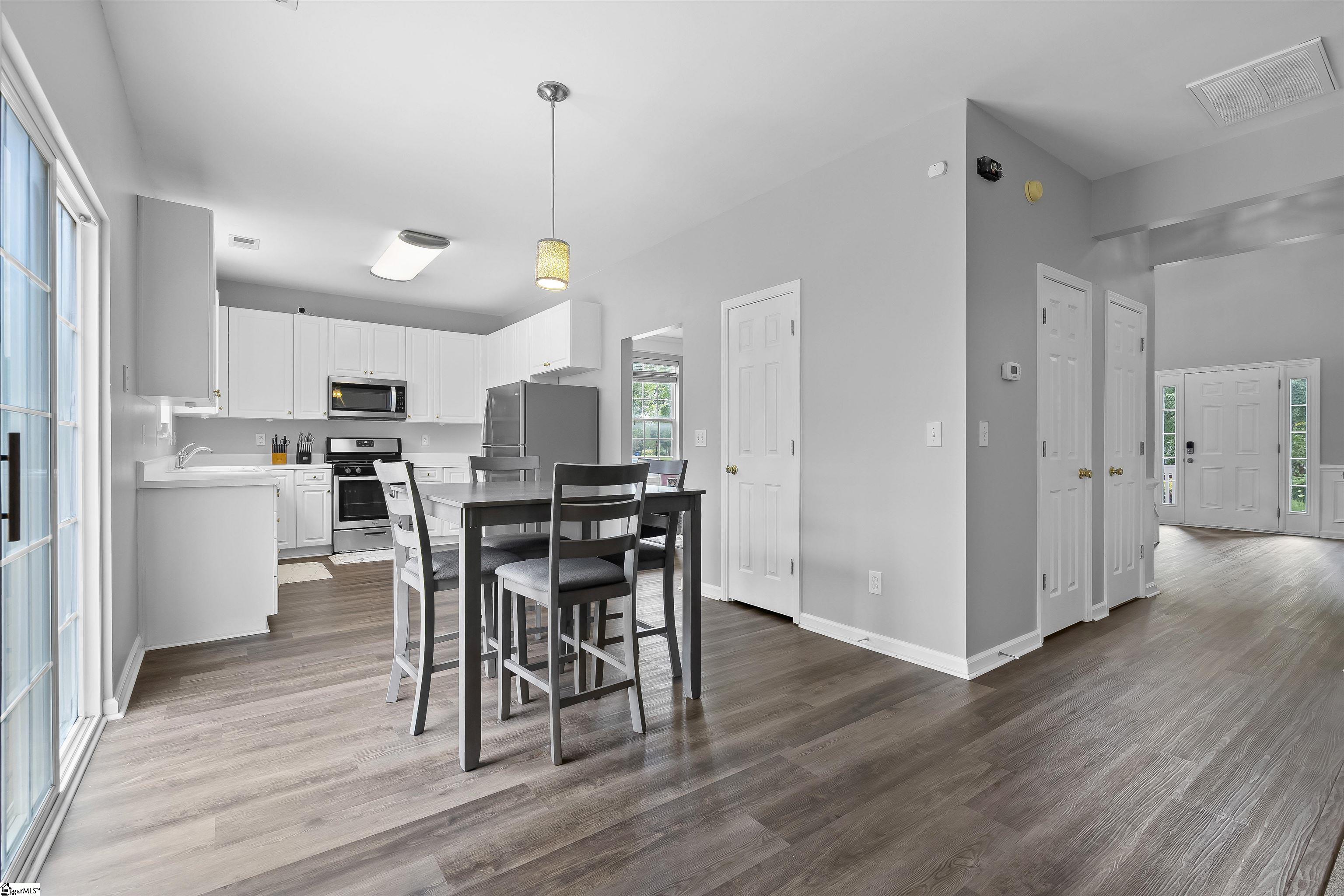 108 Summer Hill Road Simpsonville, SC 29681 - Photo 8 of 33 Gallery Image 8