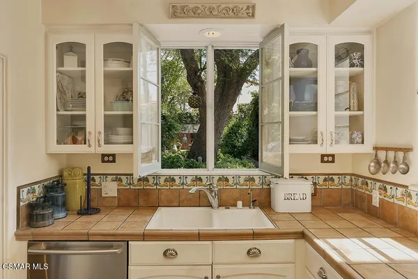 $2,350,000 | 1234 North Everett Street, Glendale, CA 91207