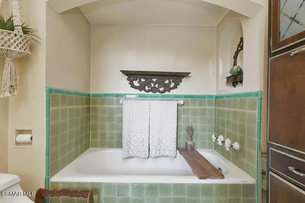 $2,350,000 | 1234 North Everett Street, Glendale, CA 91207