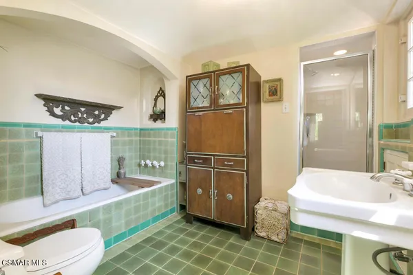 $2,350,000 | 1234 North Everett Street, Glendale, CA 91207