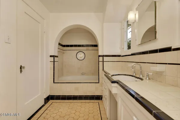$2,350,000 | 1234 North Everett Street, Glendale, CA 91207