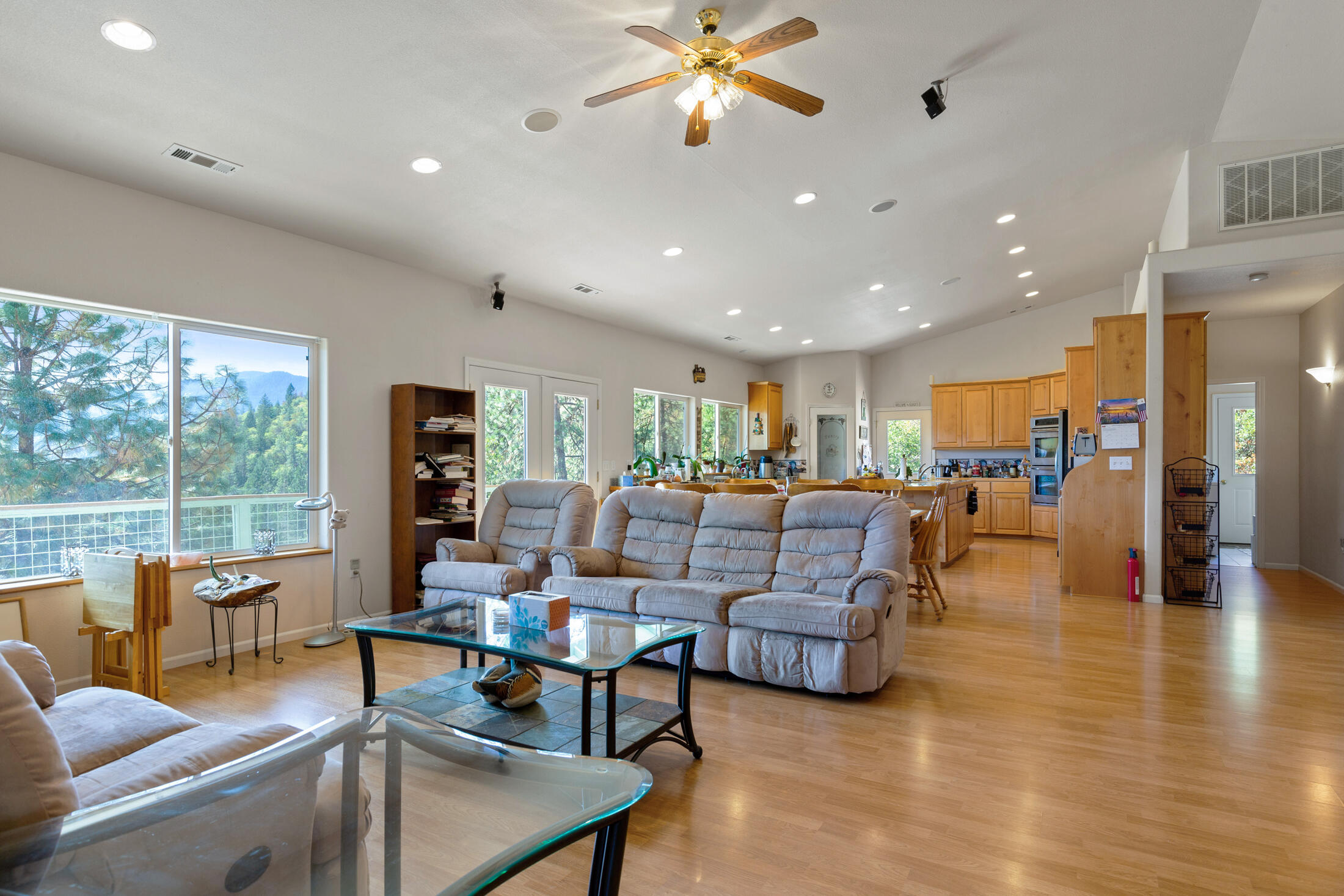 7312 North Applegate Road Grants Pass, OR 97527 - Photo 12 of 81 125A5749