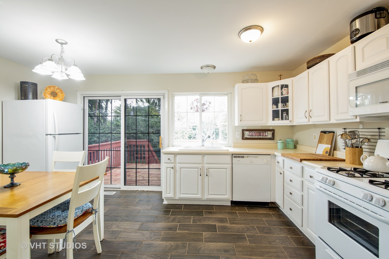 227 Riverside Drive Bolingbrook, IL 60440 - Photo 3 of 11