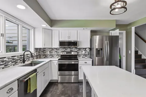 $520,000 | 3970 Yorktown Lane North, Plymouth, MN 55441
