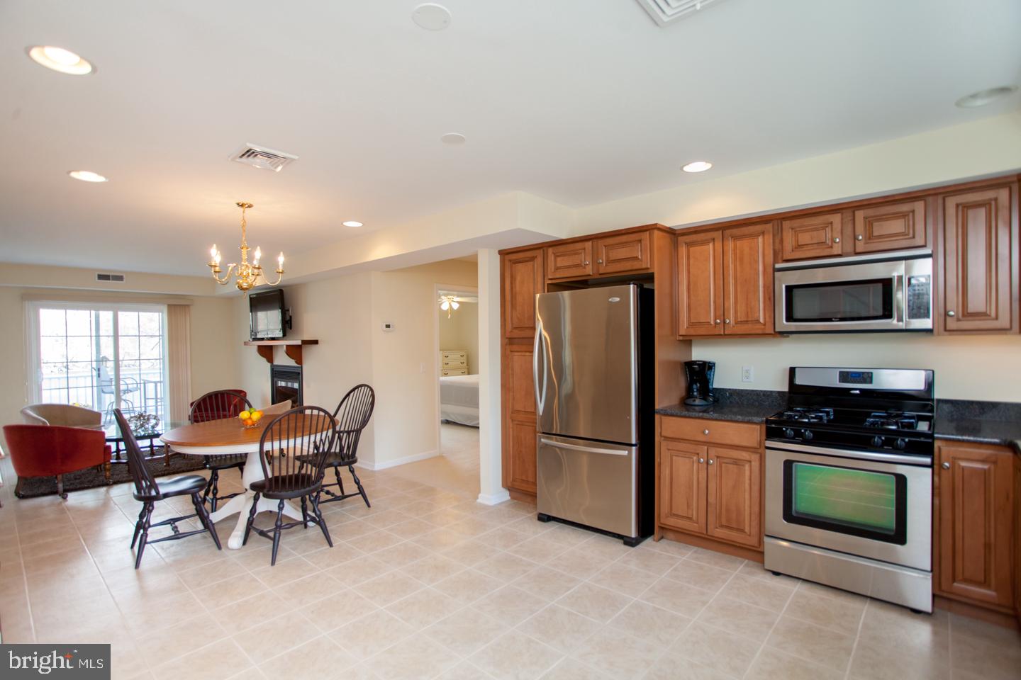 6 Walters Lane Pipersville, PA 18947 - Photo 8 of 33 Large Eat-in-Kitchen
