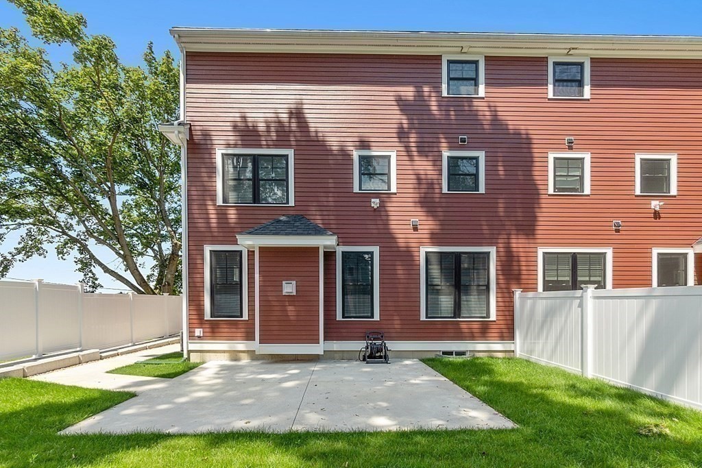 24 Church Street, Unit 1 Wakefield, MA 01880 - Photo 27 of 32