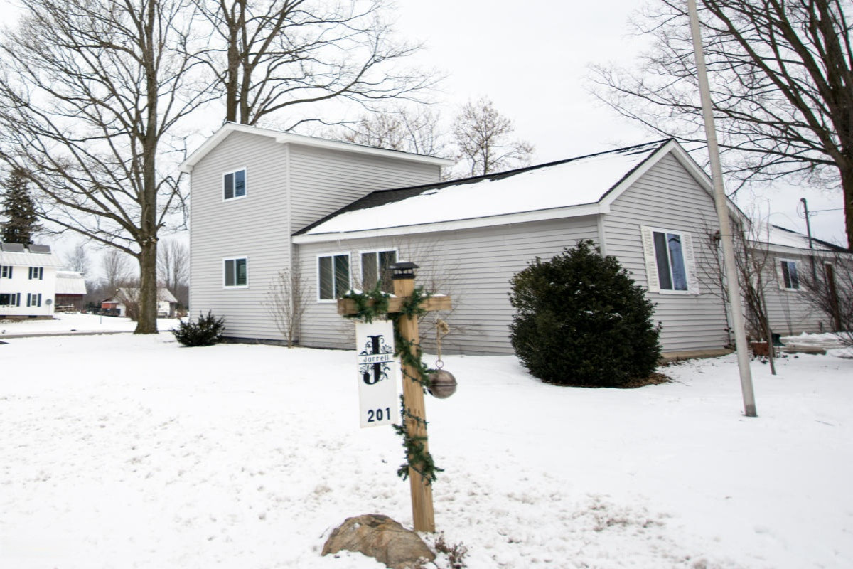 201 South Ray Quincy Road Quincy, MI 49082 - Photo 3 of 40 Quincy, MI-48