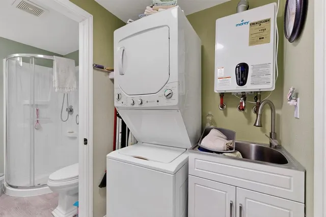 a black and white photo of a living room