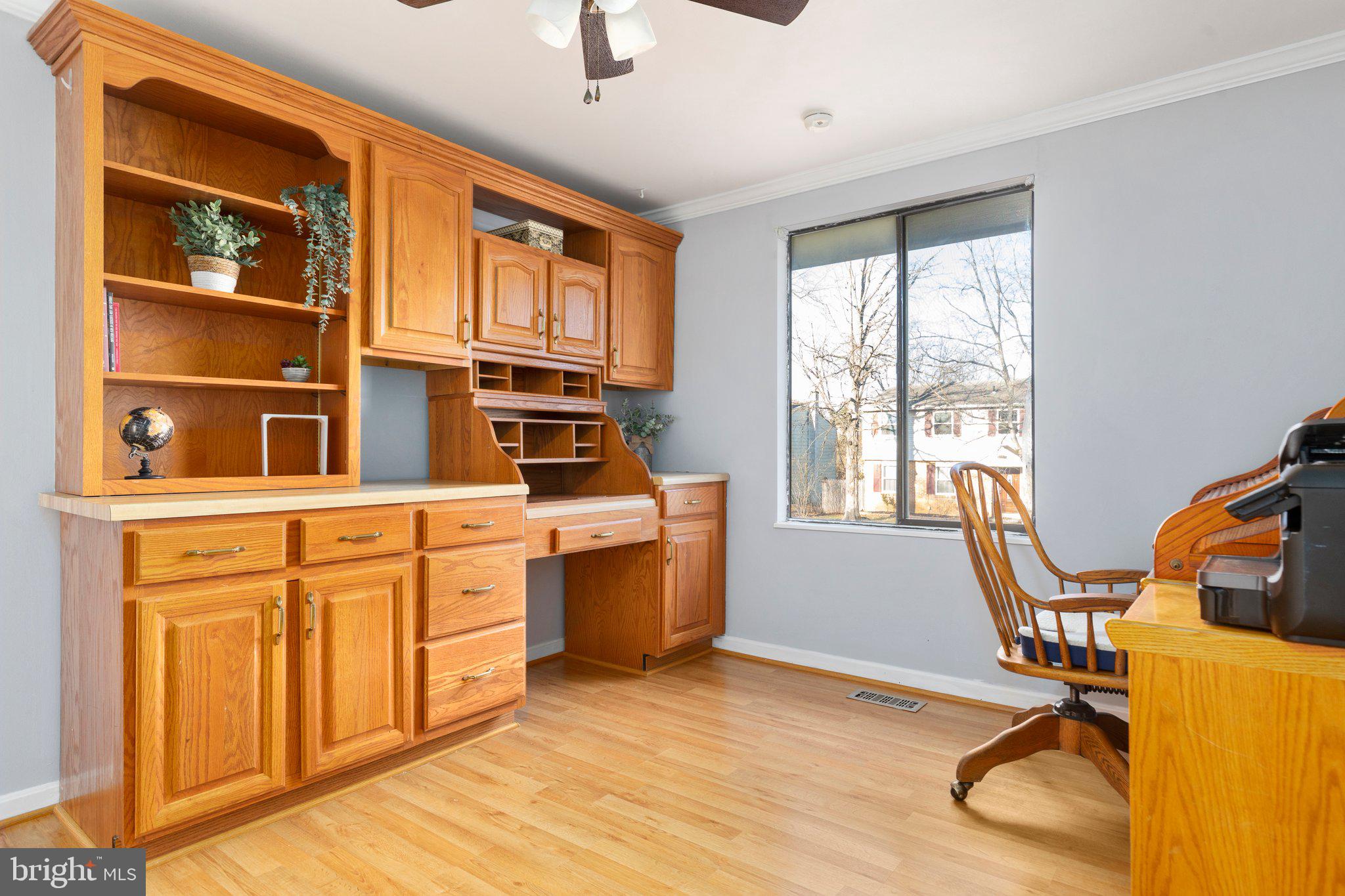 112 North Harrison Road Sterling, VA 20164 - Photo 12 of 26 Fantastic custom built-in