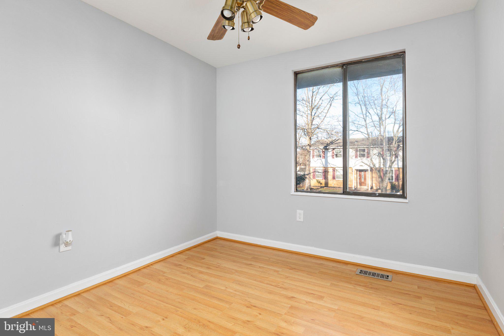 112 North Harrison Road Sterling, VA 20164 - Photo 13 of 26 Third bedroom on upper level