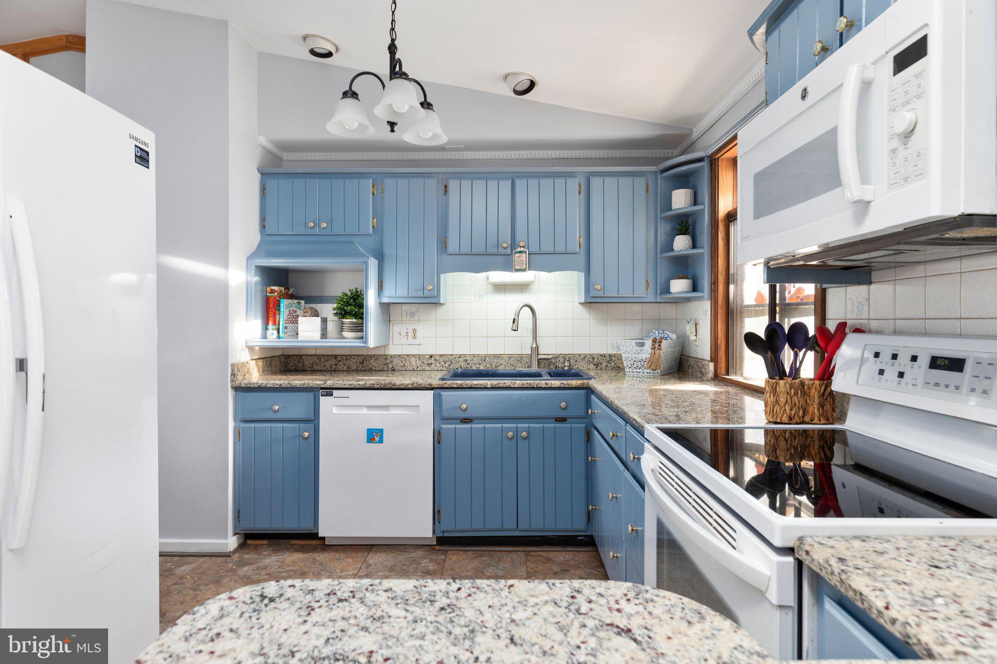 112 North Harrison Road Sterling, VA 20164 - Photo 7 of 26 Beautiful kitchen with custom painted cabinets!